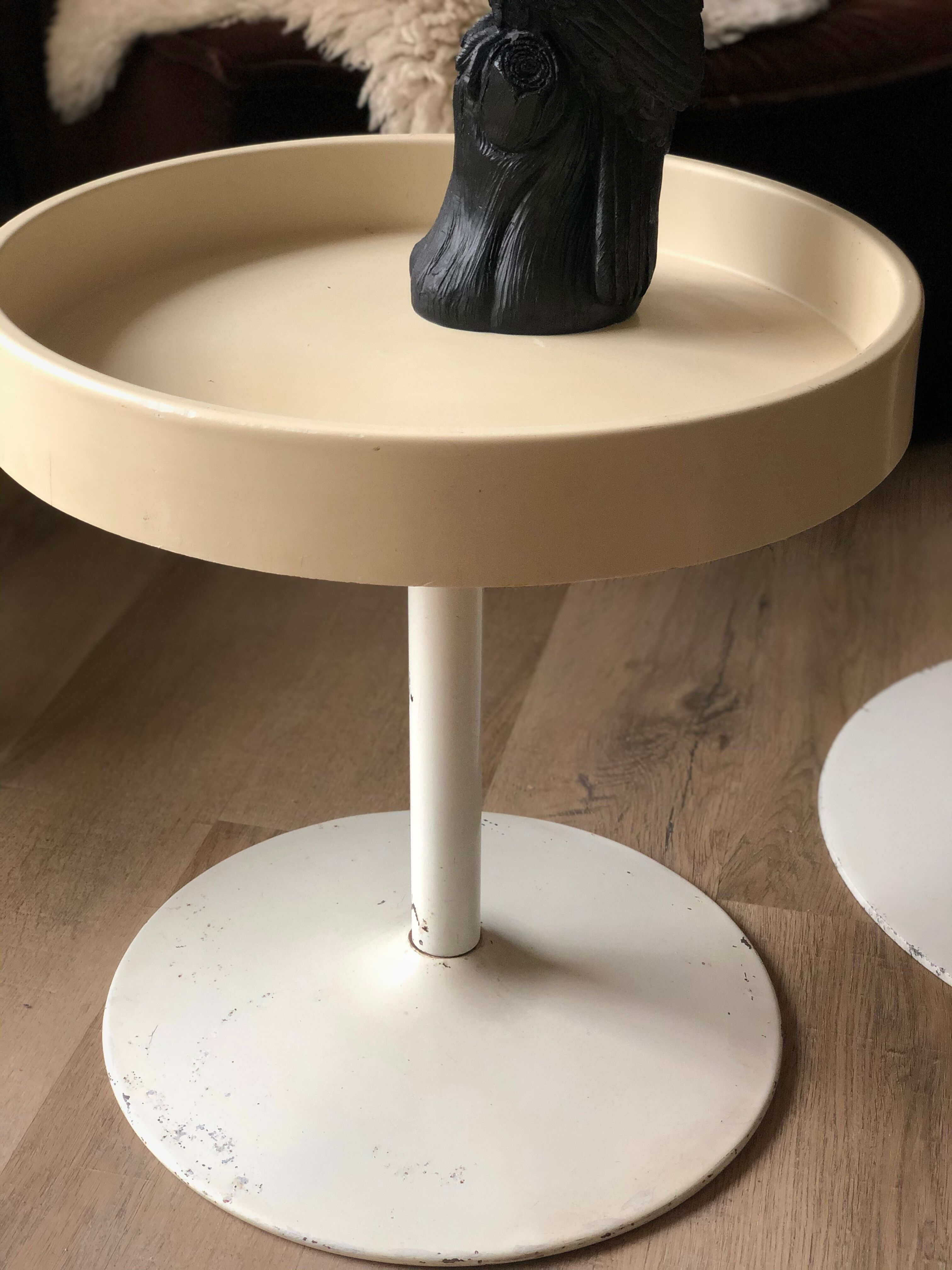 Tulip foot coffee table