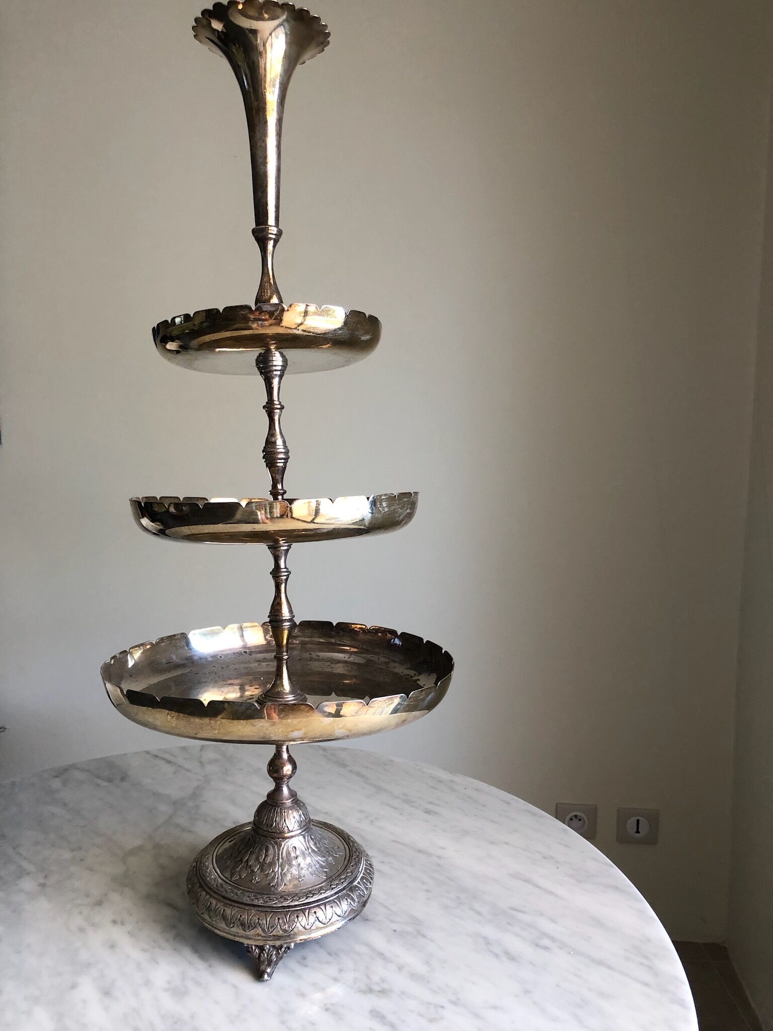 3-storey cake display in silver metal from the Mills Brussels brand. Date from the 1930s