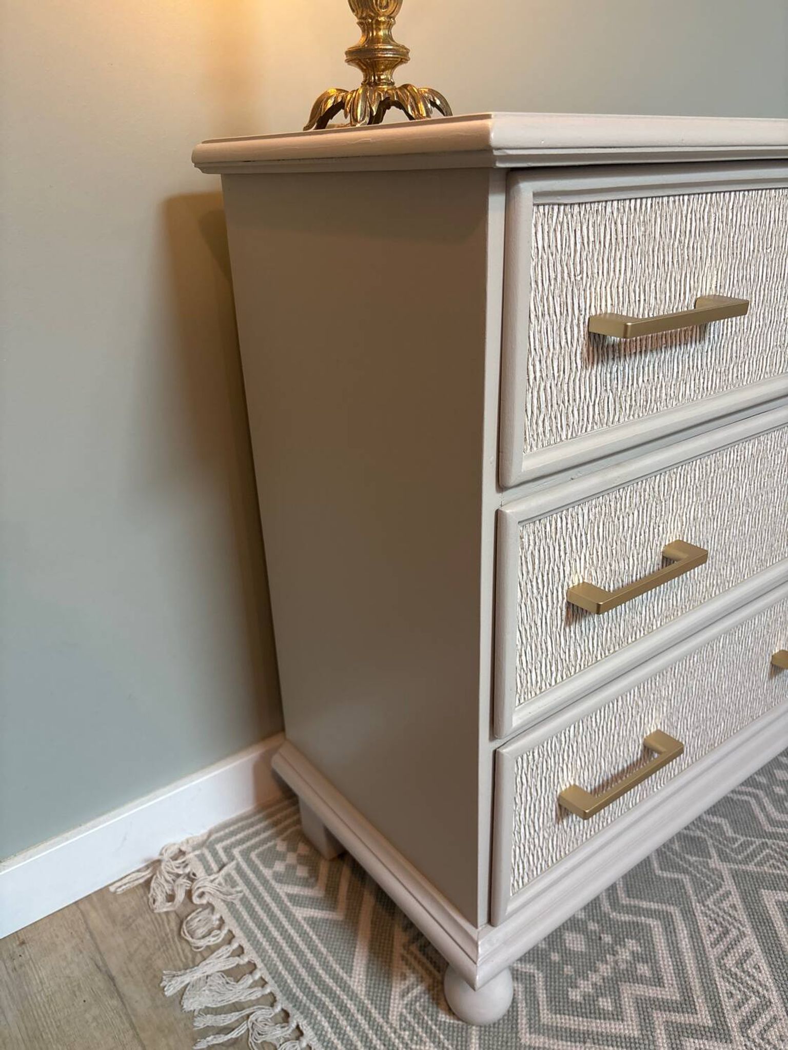Chest of drawers
