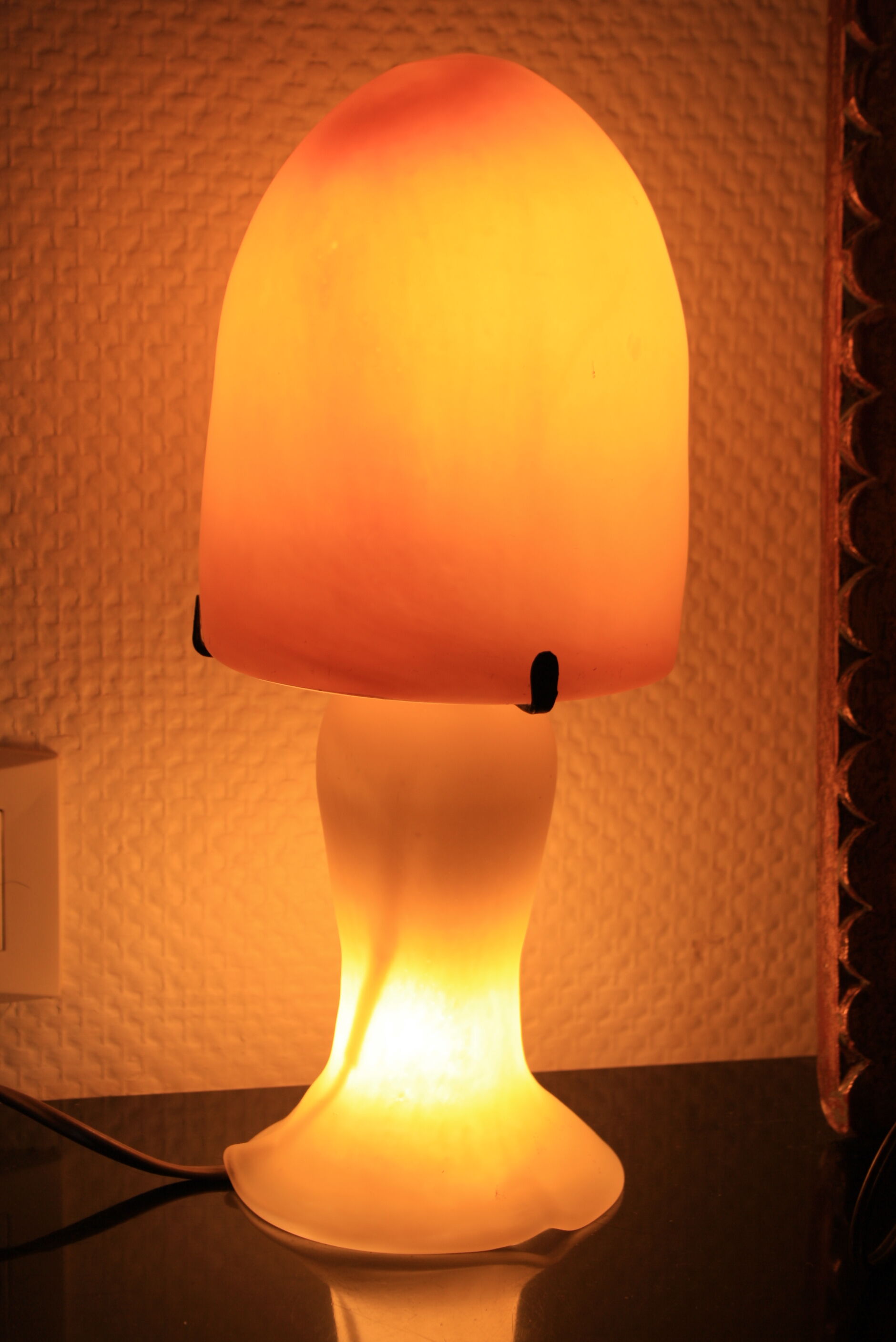 Lampe champignon verre soufflé signée jaune 1970'