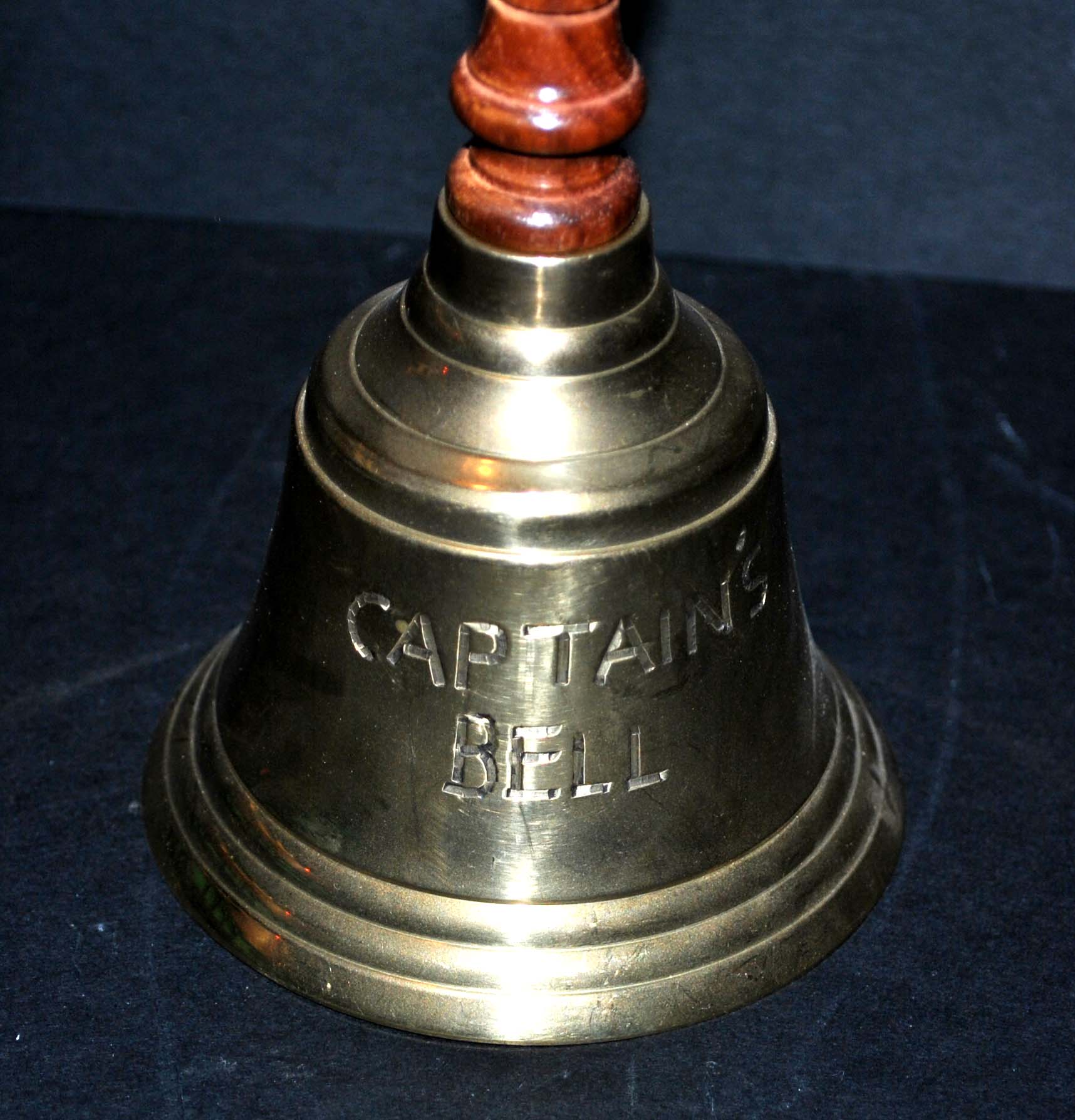 Table bell captain's bell in gilded brass and bell wood