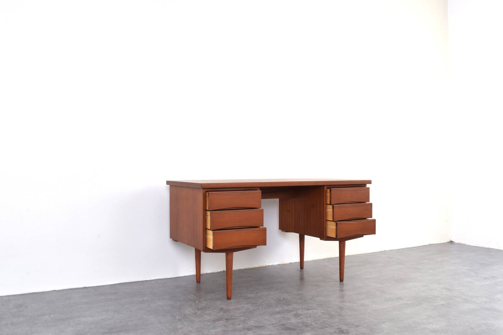 Mid-Century Teak Desk by Fredrik Kayser for Skeie Møbler, 1960s.
