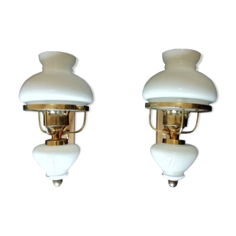 Paire d'appliques mural en métal doré et verre blanc de 1950/60