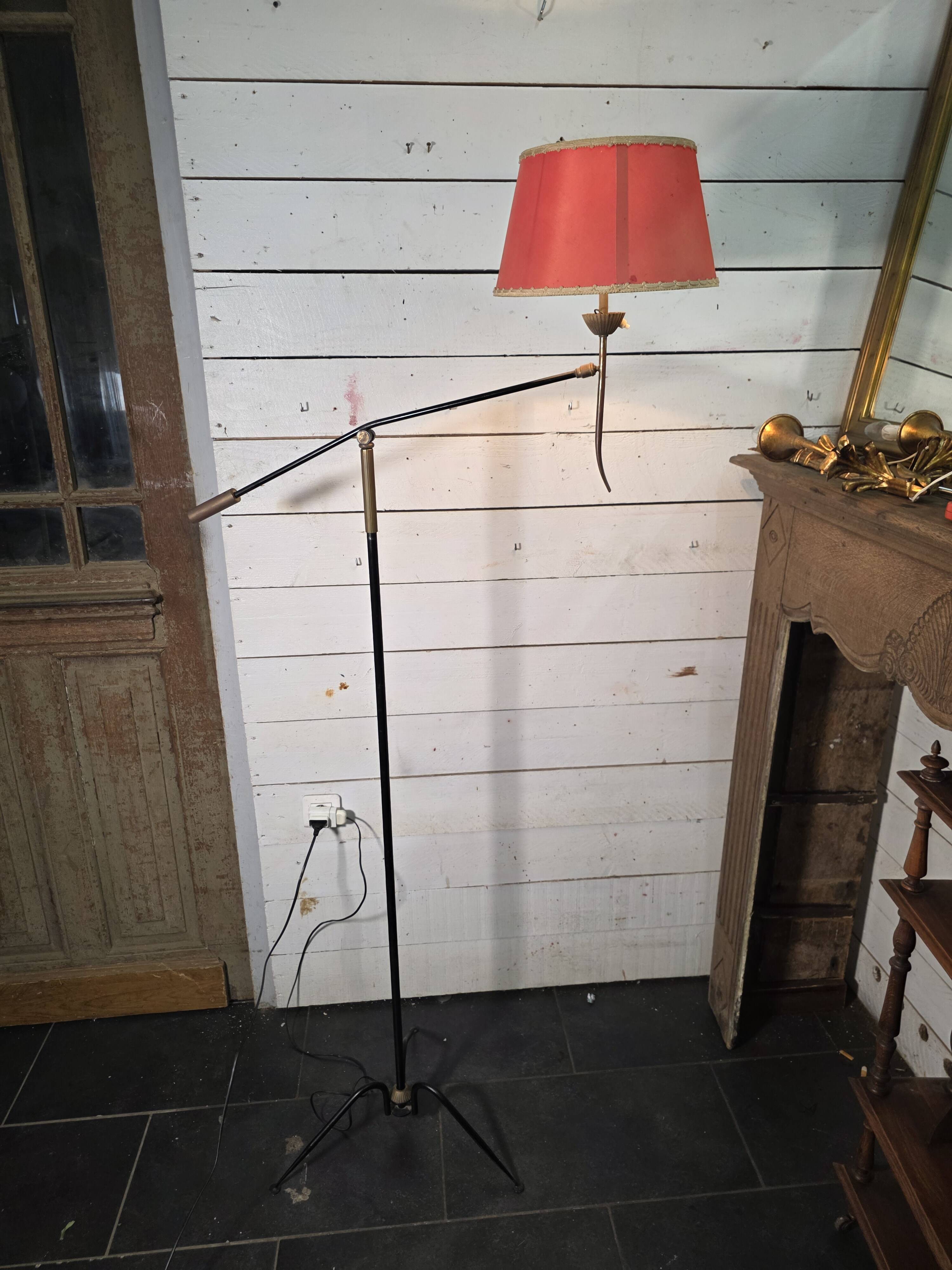 ​Lampadaire tripode à contrepoids Maison Lunel ,Années 50