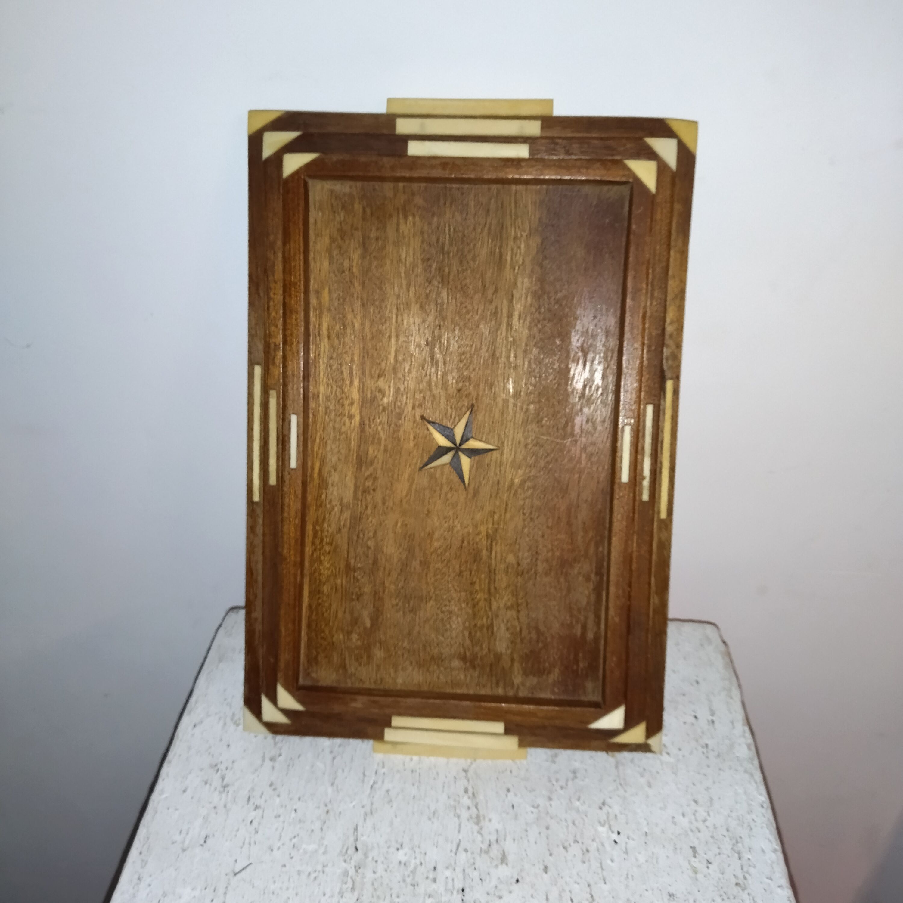 3 pull-out trays in teak and ebony bone marquetry