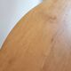 Table ronde en frêne, pied central mouluré, art déco
