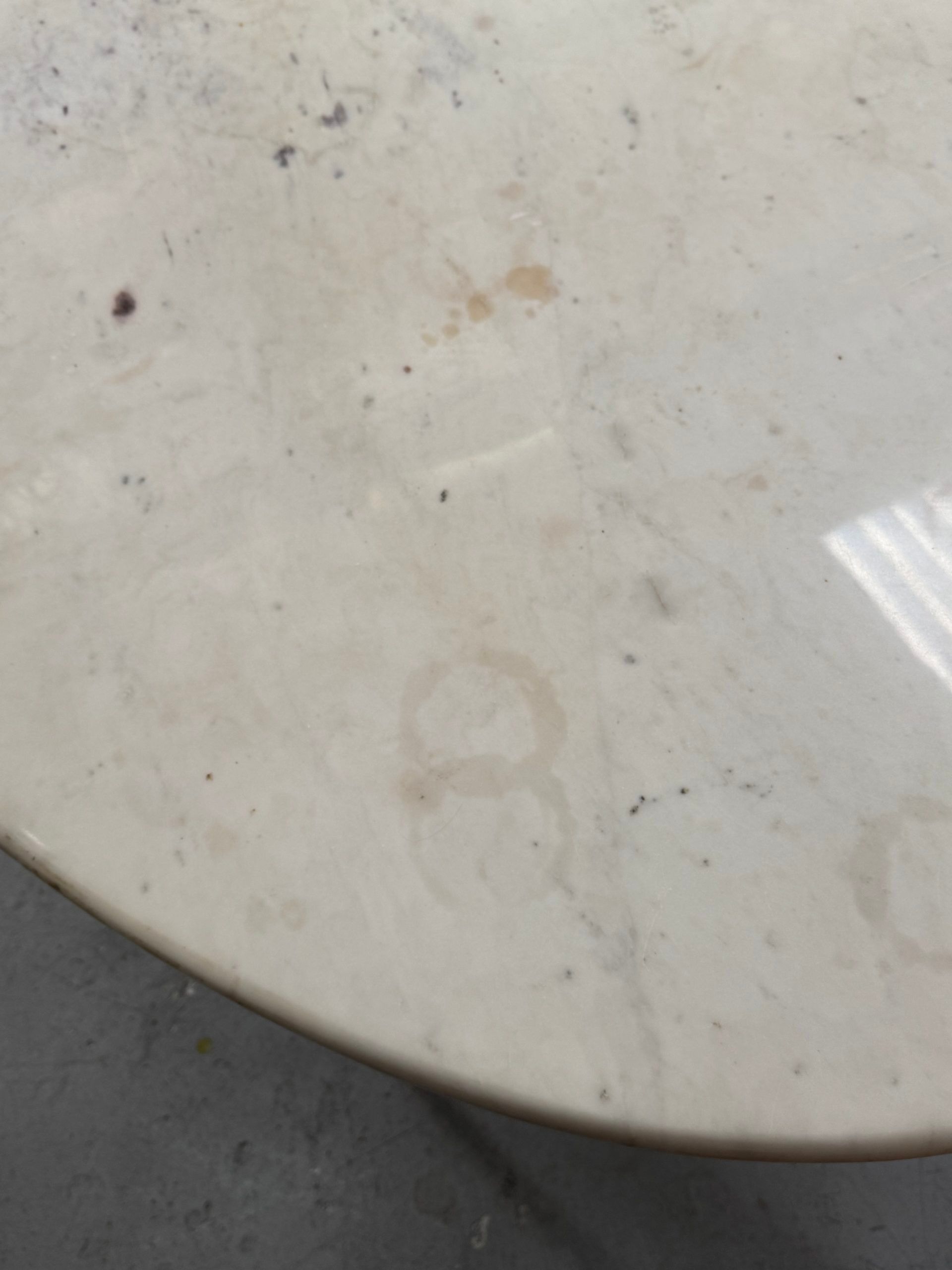 Table ovale en marbre