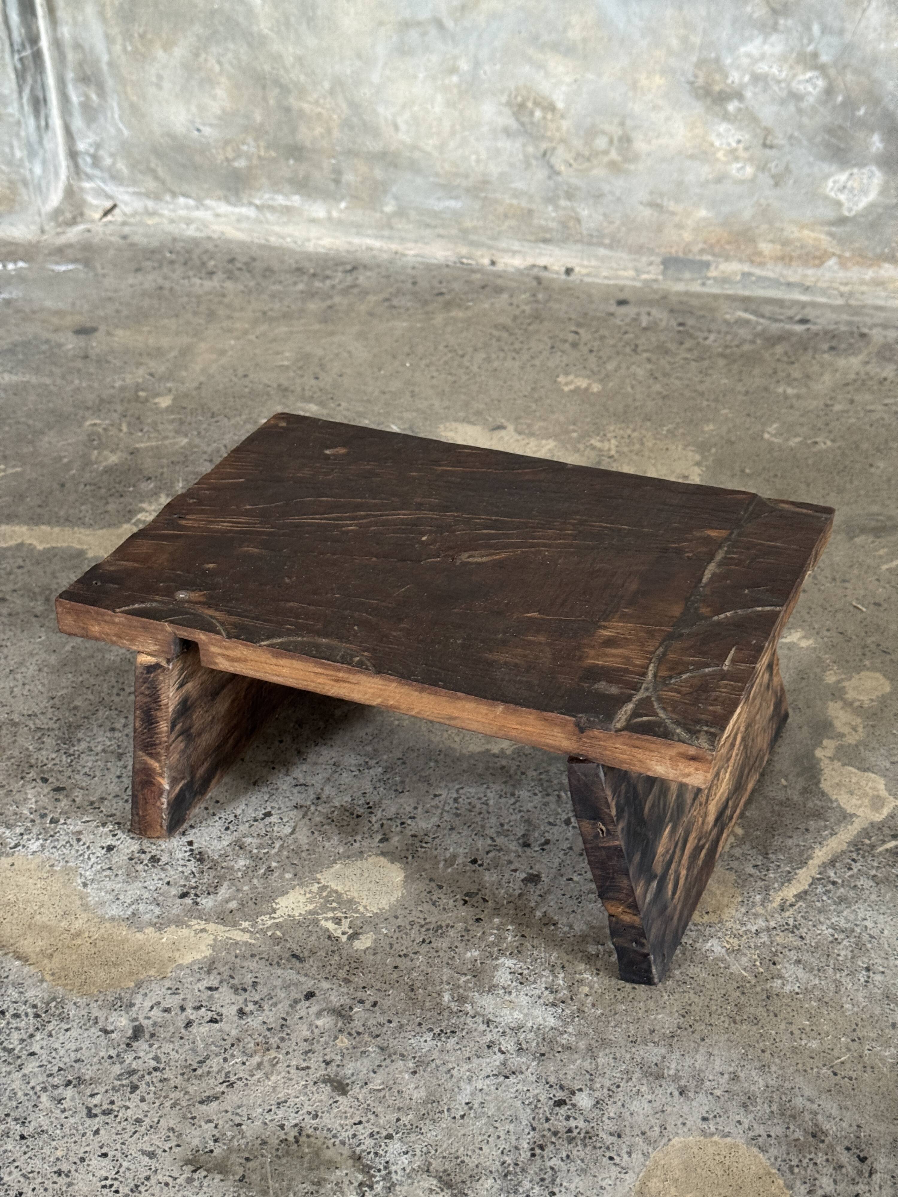 Small auxiliary stool in dark brown upcycled teak wood, engraved (3275)