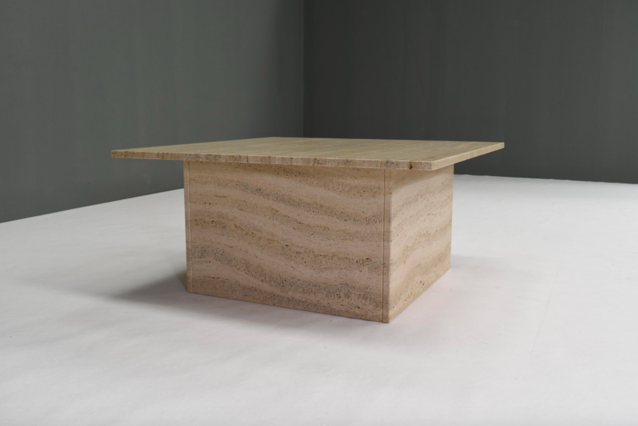 Table basse carrée en travertin, Italie 1970