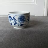 Small Hutschenreuther porcelain sugar bowl, Blue Onion model