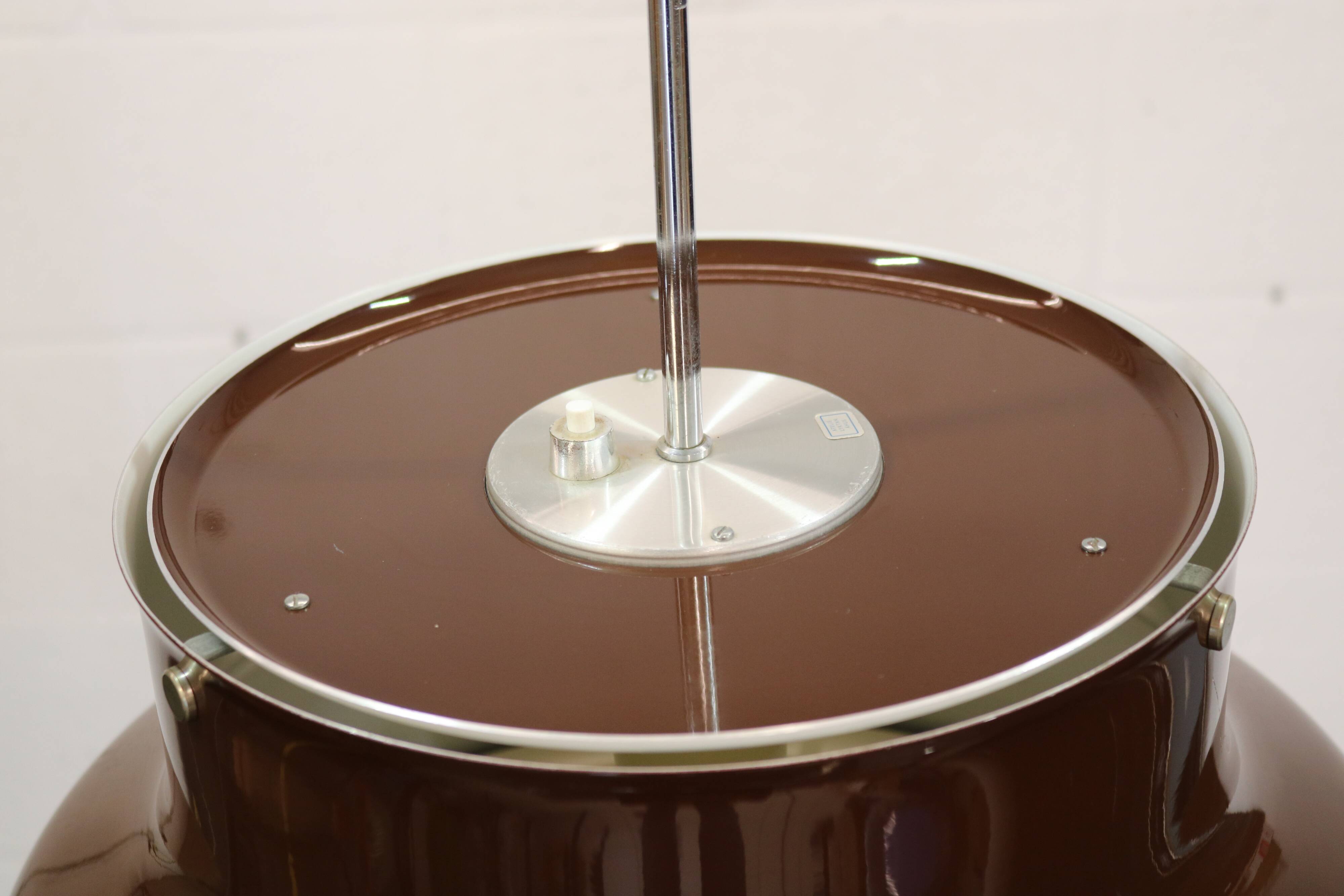 Suspension Bumling marron chocolat par Ateljé Lyktan conçue par Anders Pherson
