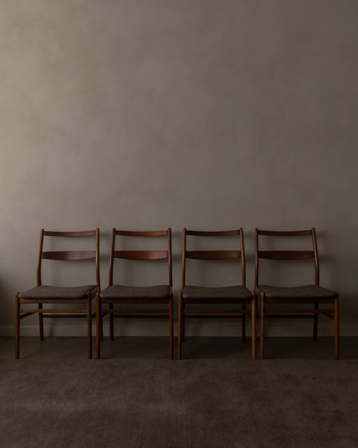Ensemble de 4 chaises de salle à manger en teck ‘Minett’ de Yngve Ekström pour Troeds, Suède, 1960.