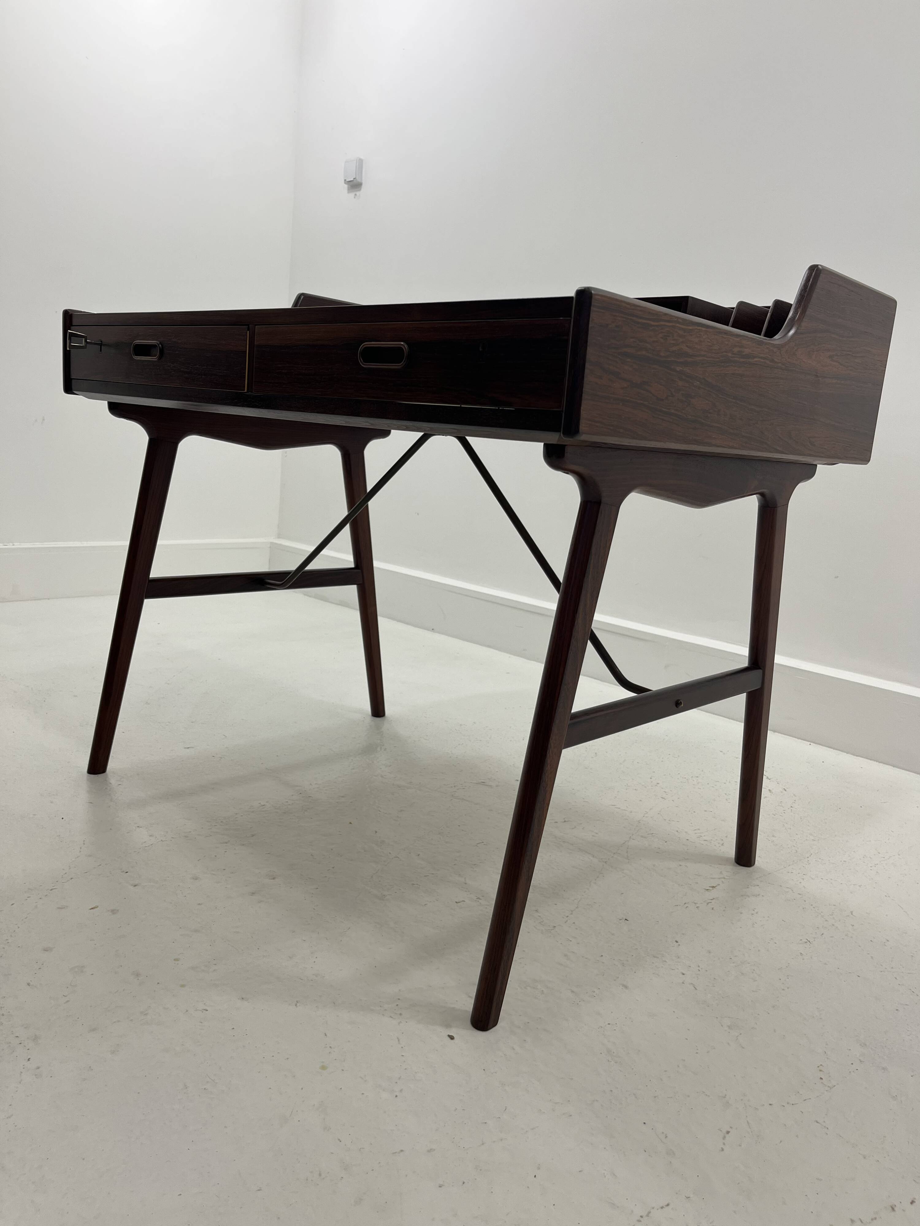 Bureau danois modèle 56 en palissandre par Arne Wahl Iversen pour Vinde Mobelfabrik
