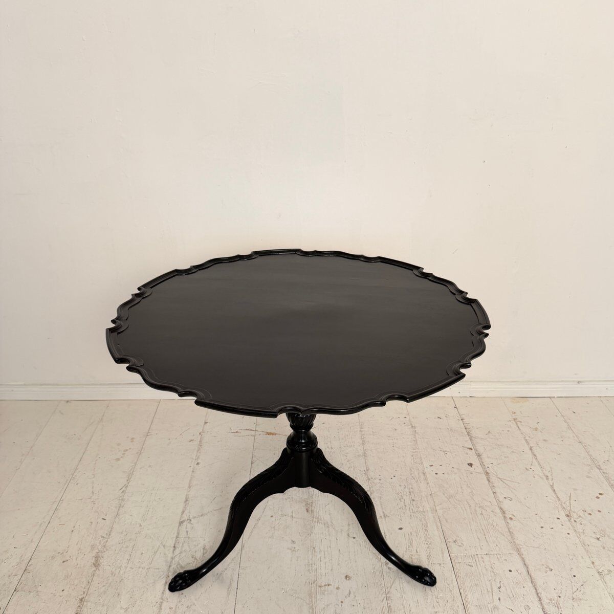 Carved vintage tripod side table, 1940s