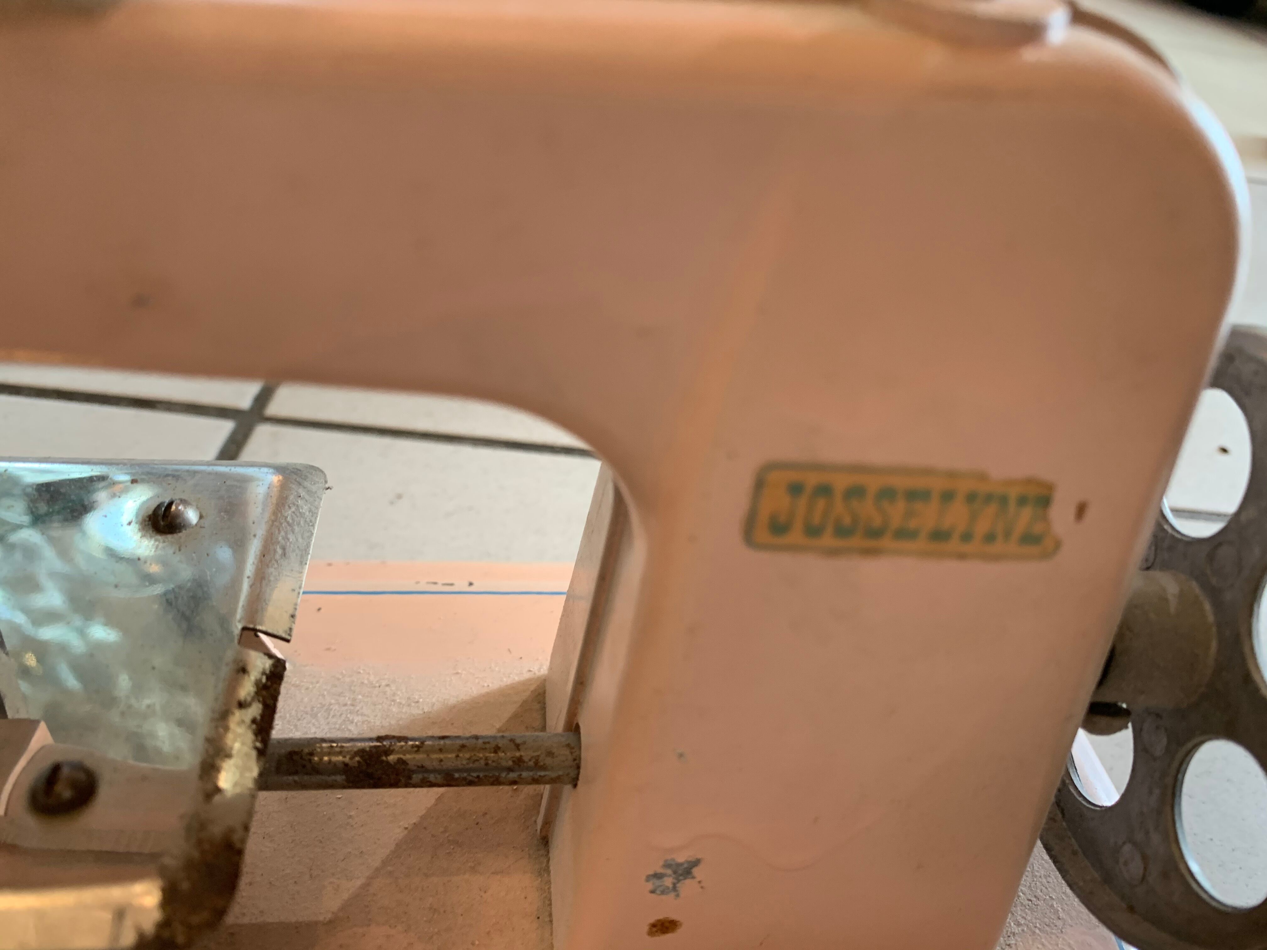 Metal sewing machine