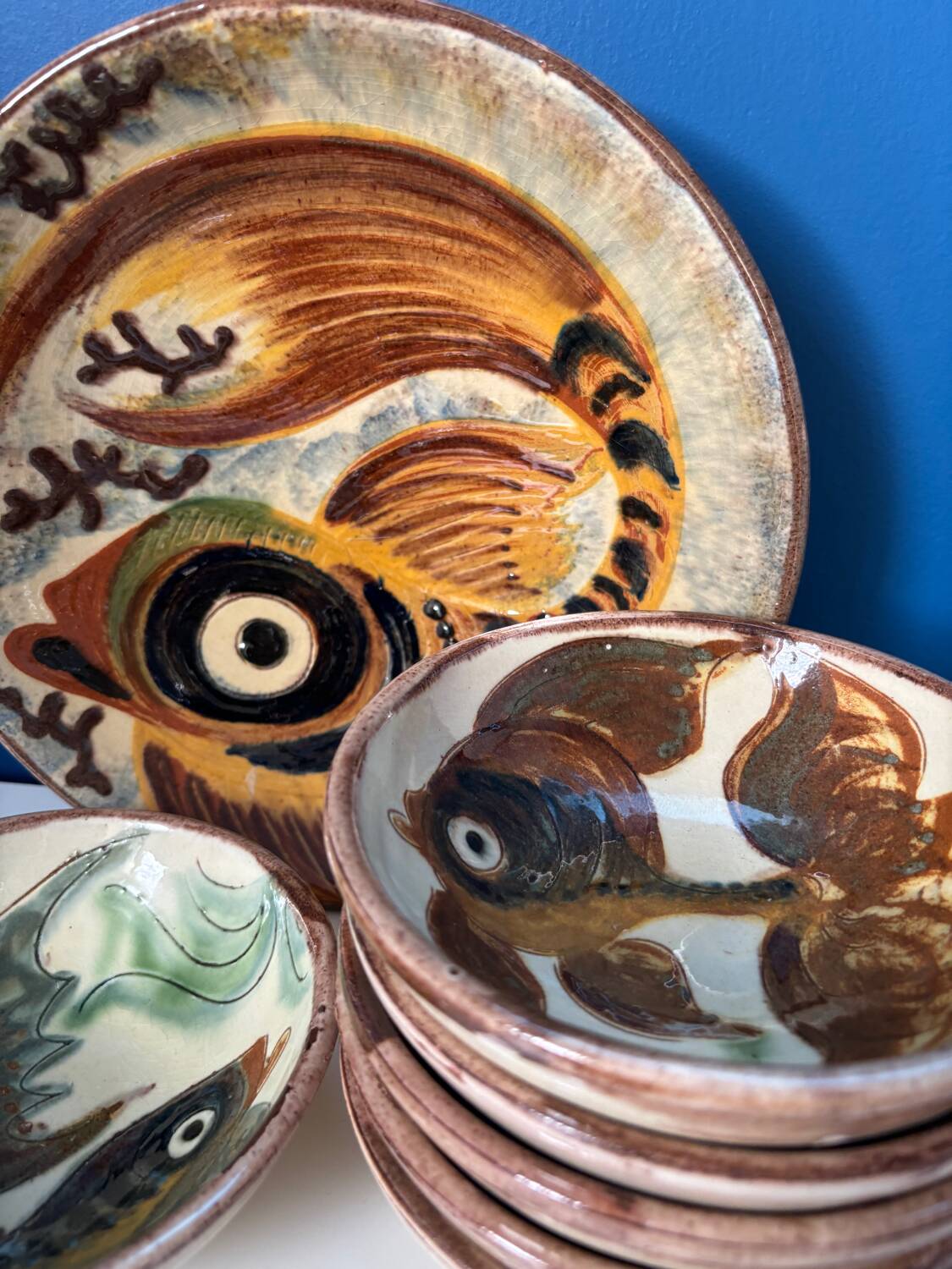Service en céramique Puigdemont, plat creux et 6 coupelles décor poisson