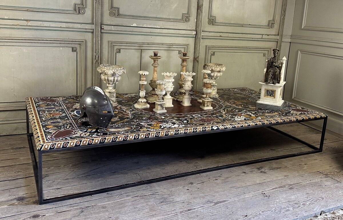 Table basse en marqueterie de marbre vers 1990