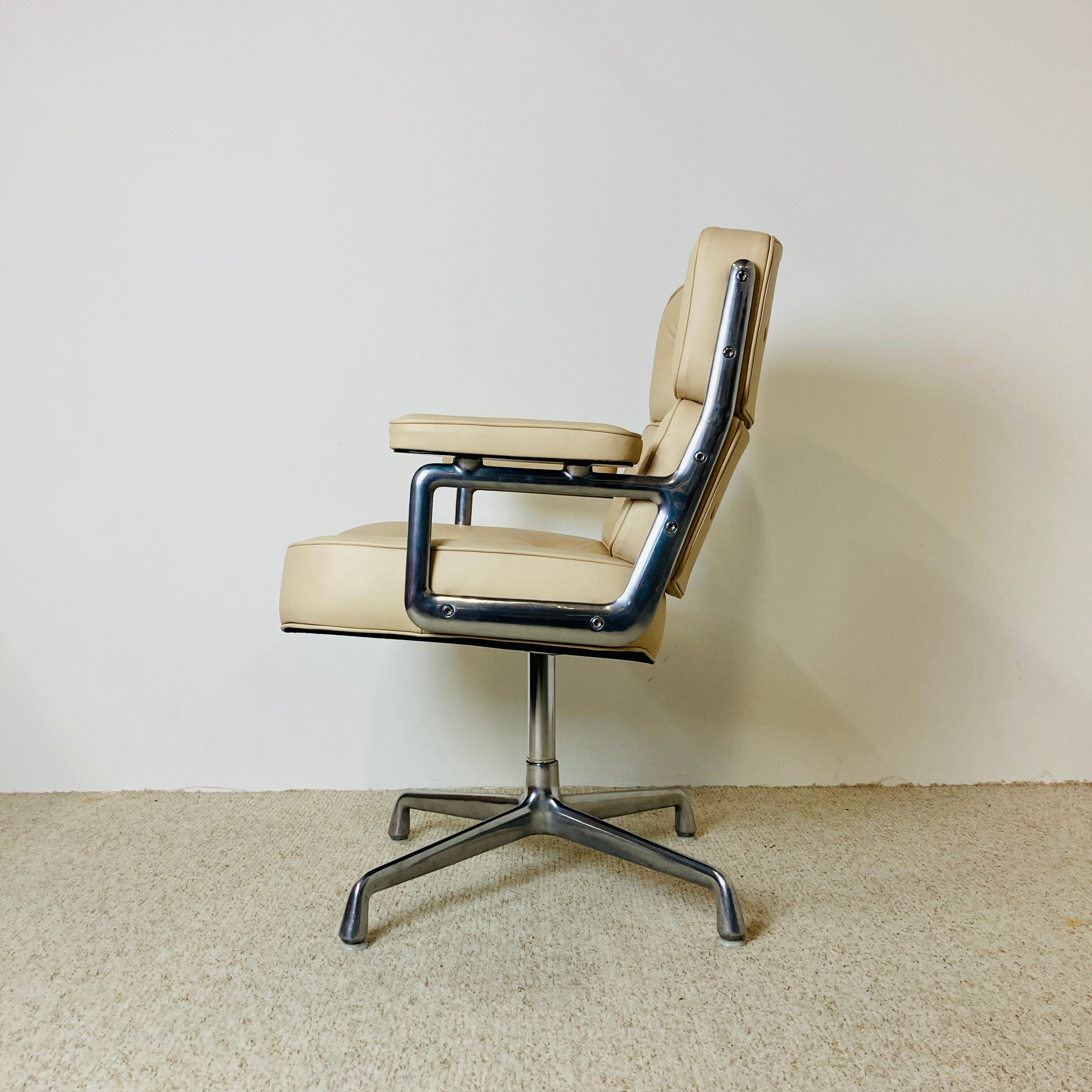 Lobby model armchair by Charles and Ray Eames, Herman Miller edition