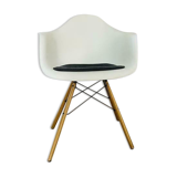 DAW lounge chair by Charles and Ray Eames, Vitra  edition