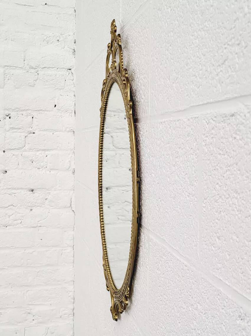 Miroir ovale ancien type médaillon sur cadre laiton