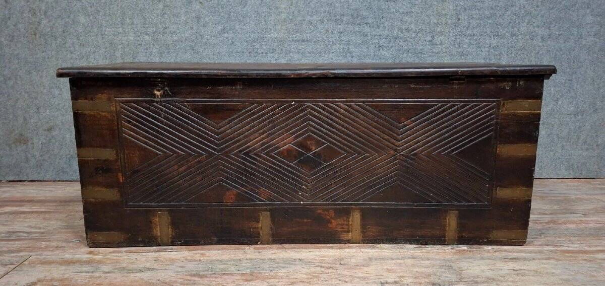 Antique carved wooden chest with gilded brass – Orient / 19th century