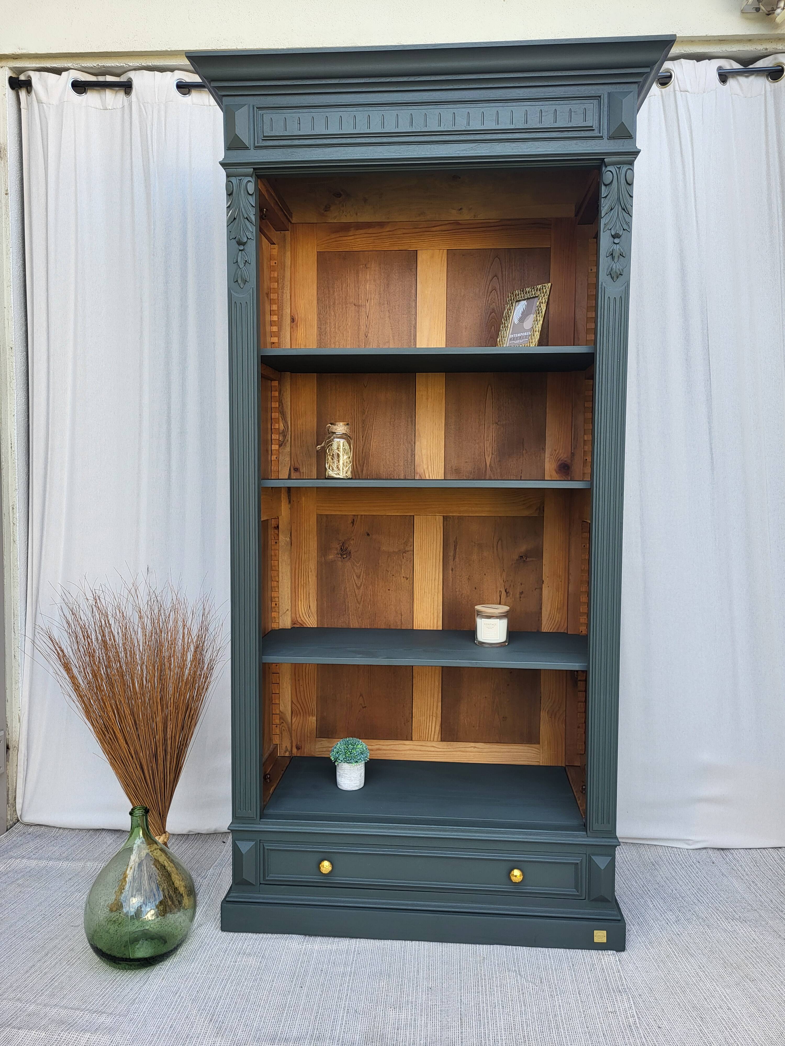 Bookcase / Shelf