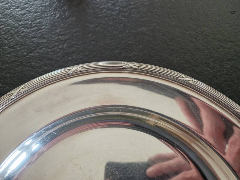 Christofle - Round service plate model Crossed Ribbons - in silver-plated metal