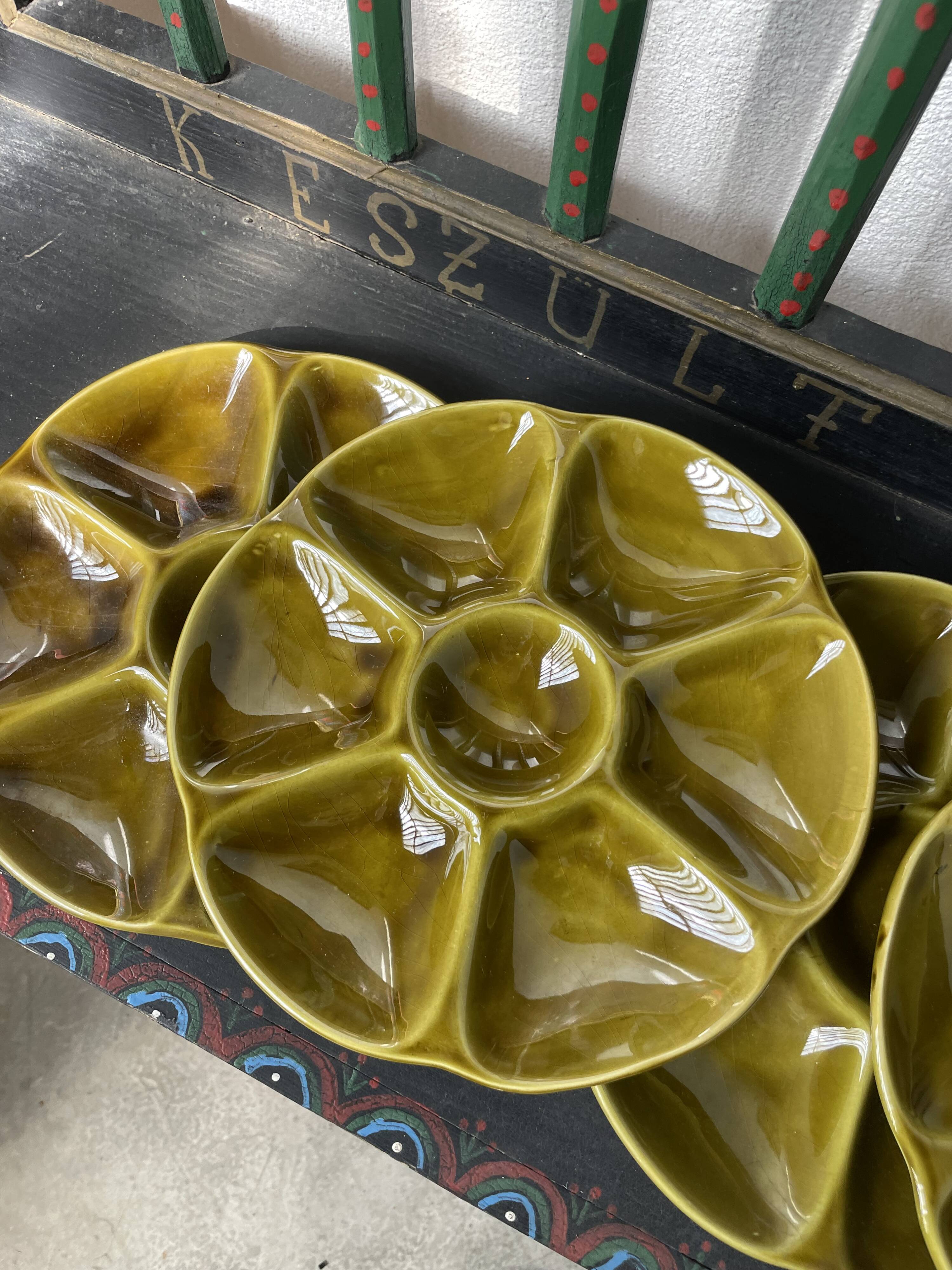 Set of 8 Gien oyster plates