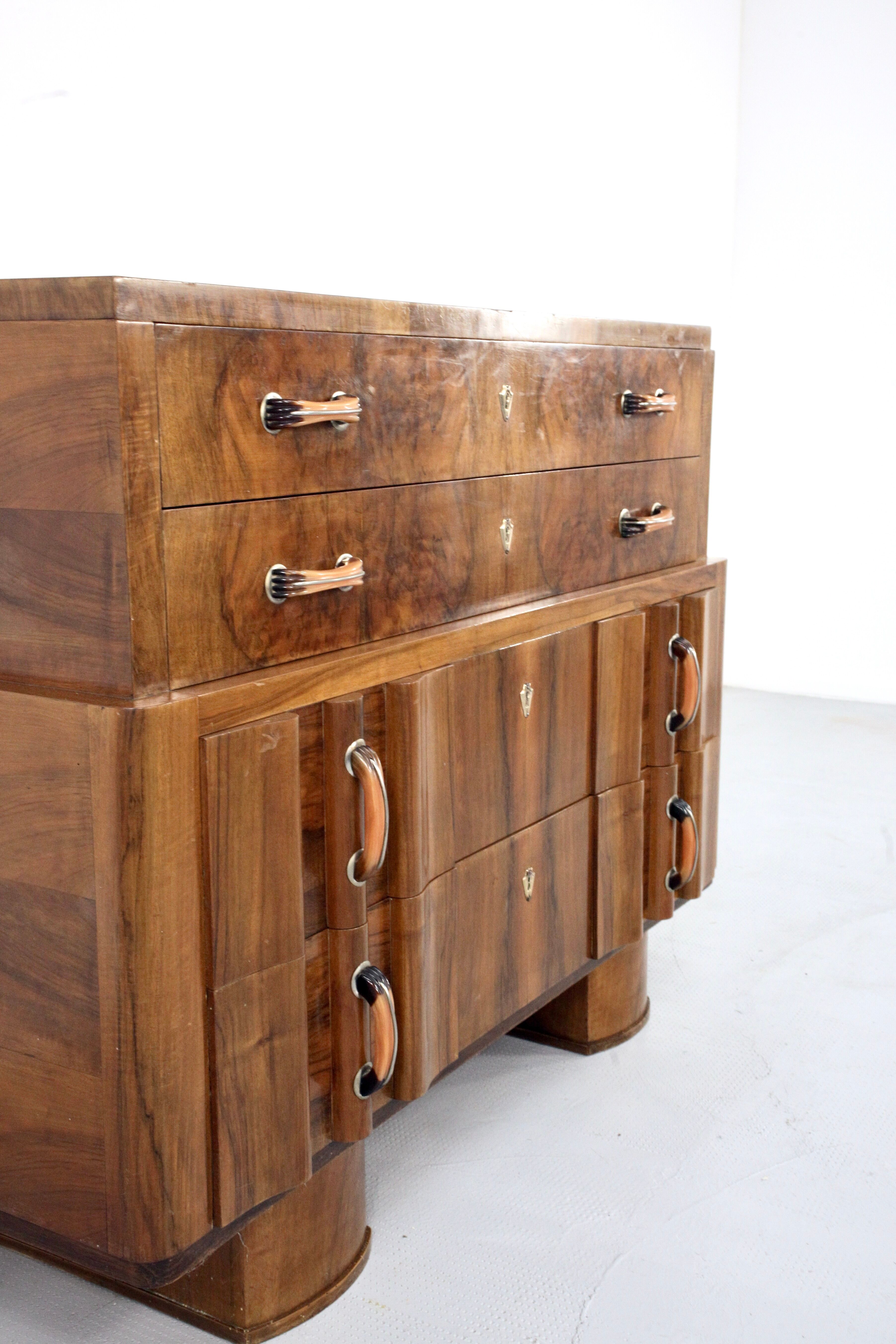 Art deco italian chest of drawers in walnut burl 1930