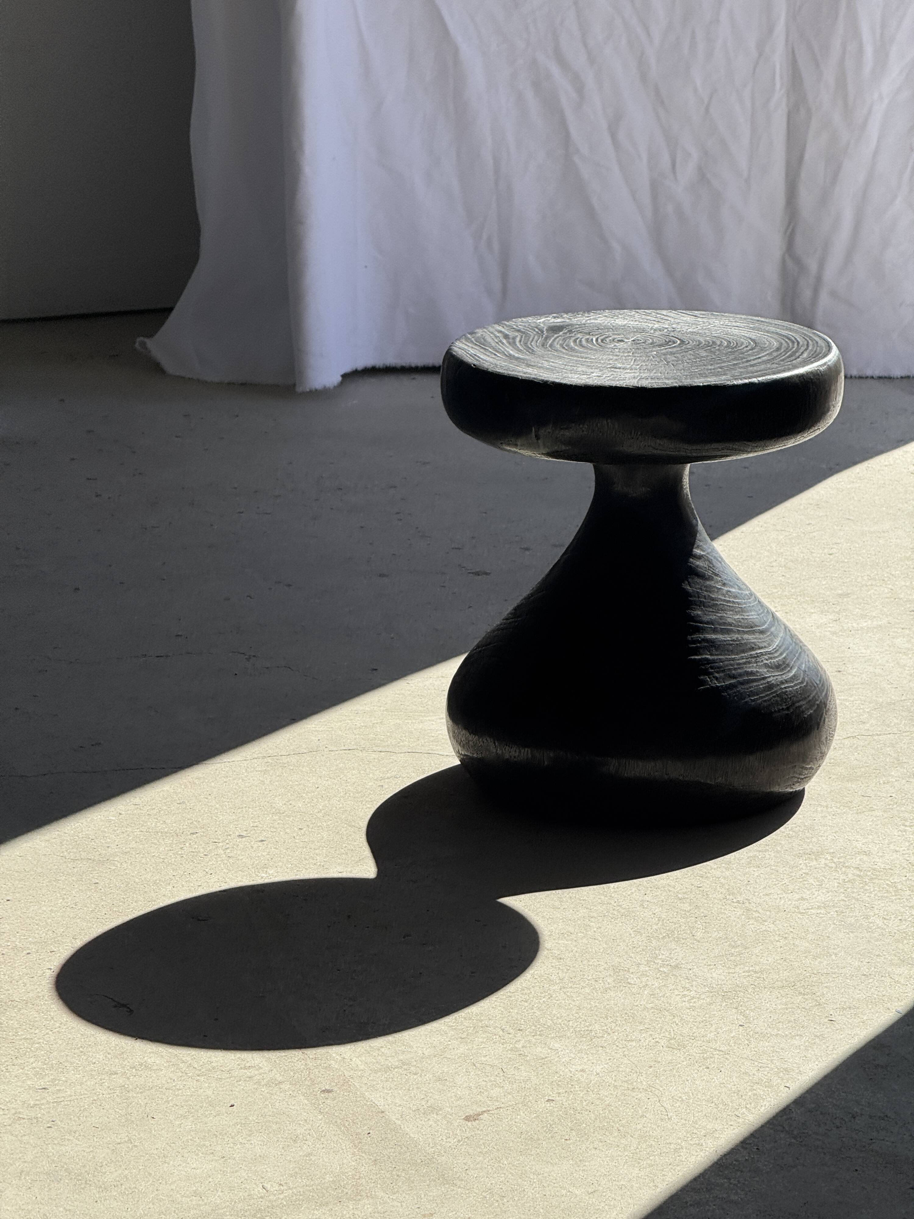 Pawn Black - Stool, side table, end table in solid mango wood.