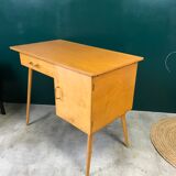 Desk with tapered feet