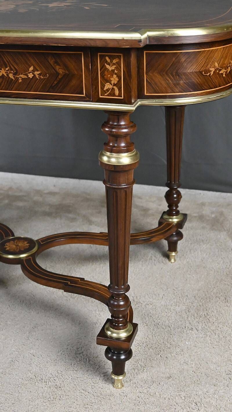 Middle table in rosewood veneer, Napoléon III period – 2nd half of the 19th century.