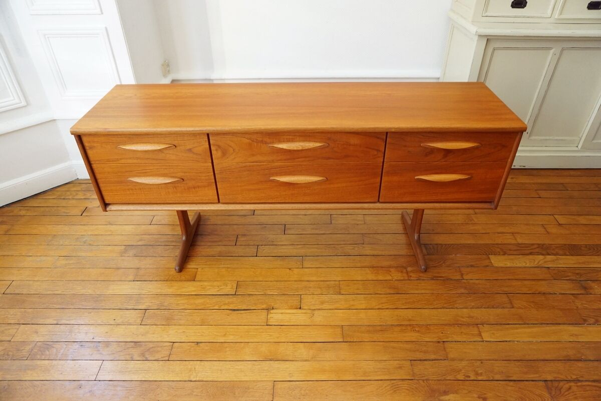 Teak sideboard of the Austinsuite house