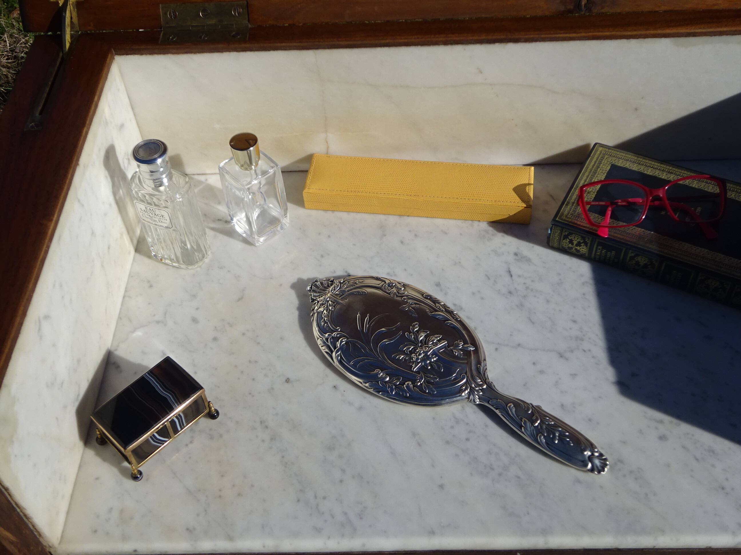 Commode coiffeuse, système en chemin de fer