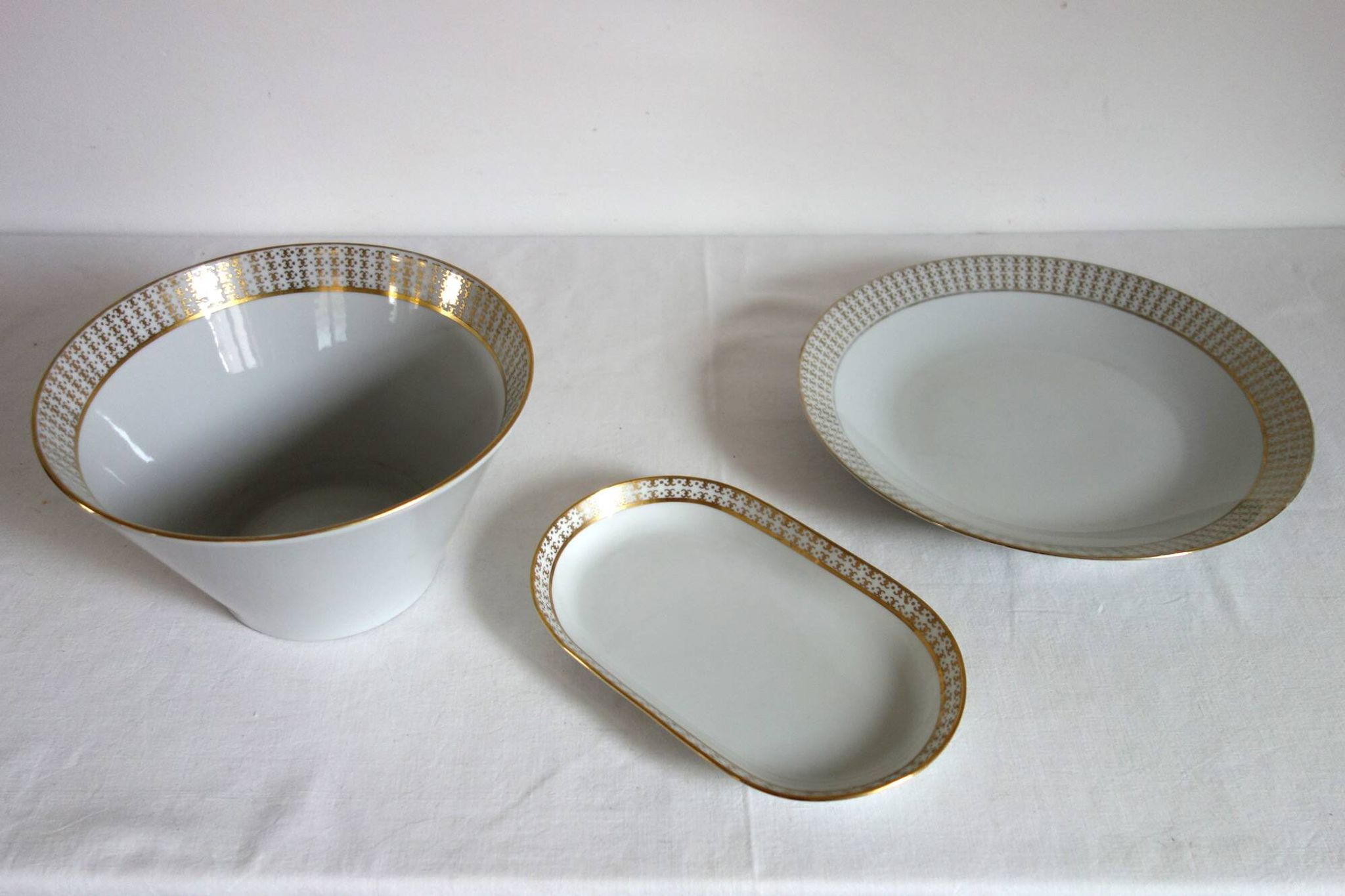 Set of 3 German Kahla Konotz porcelain serving dishes, vintage