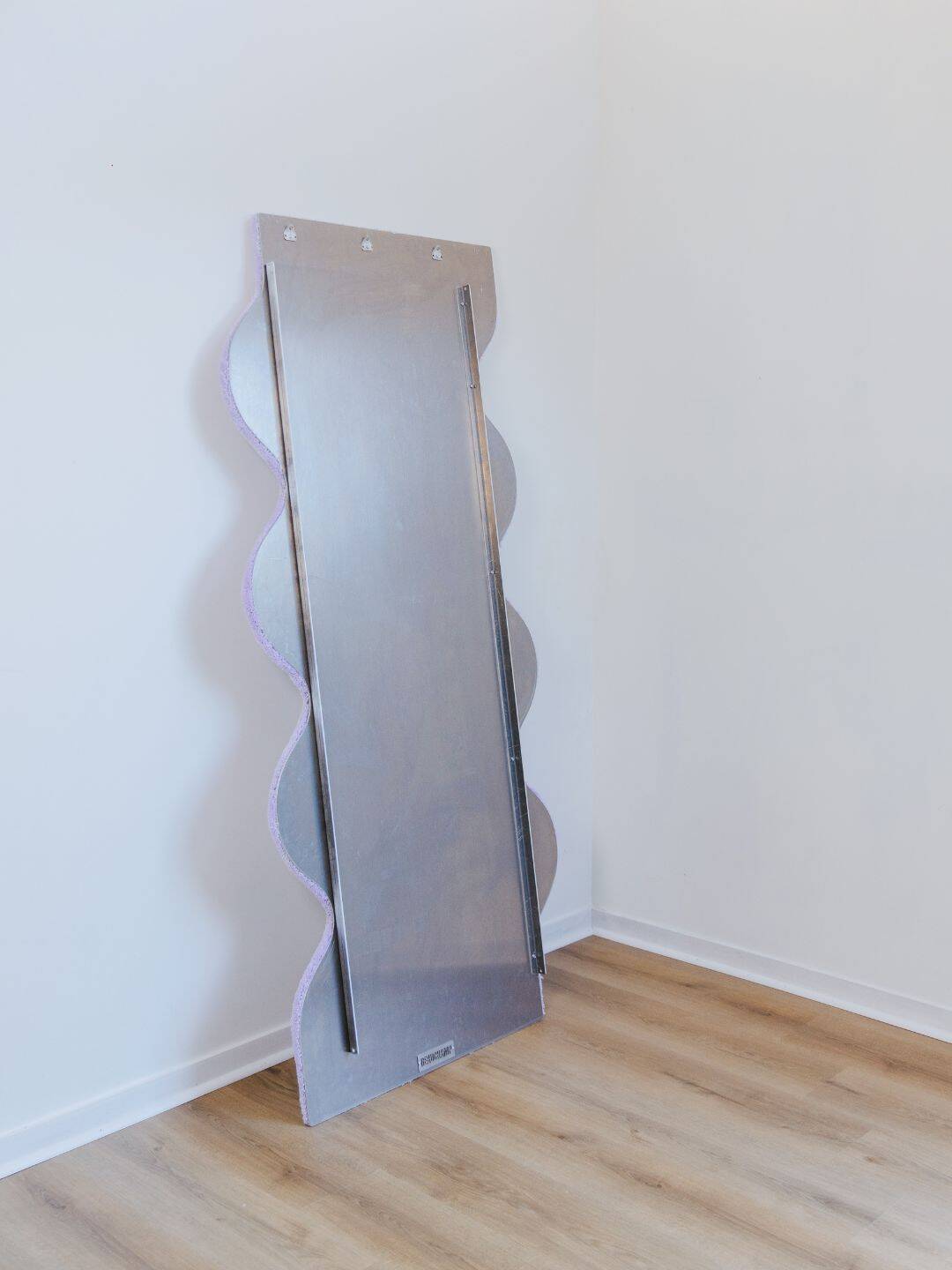 Grand miroir ondulé parme