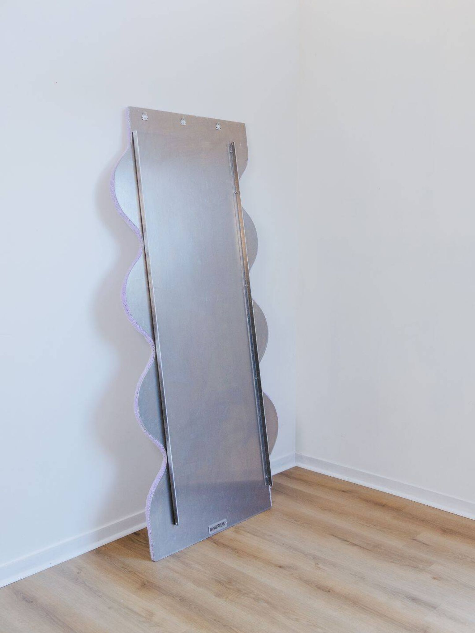 Grand miroir ondulé parme
