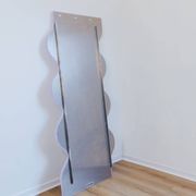 Grand miroir ondulé parme