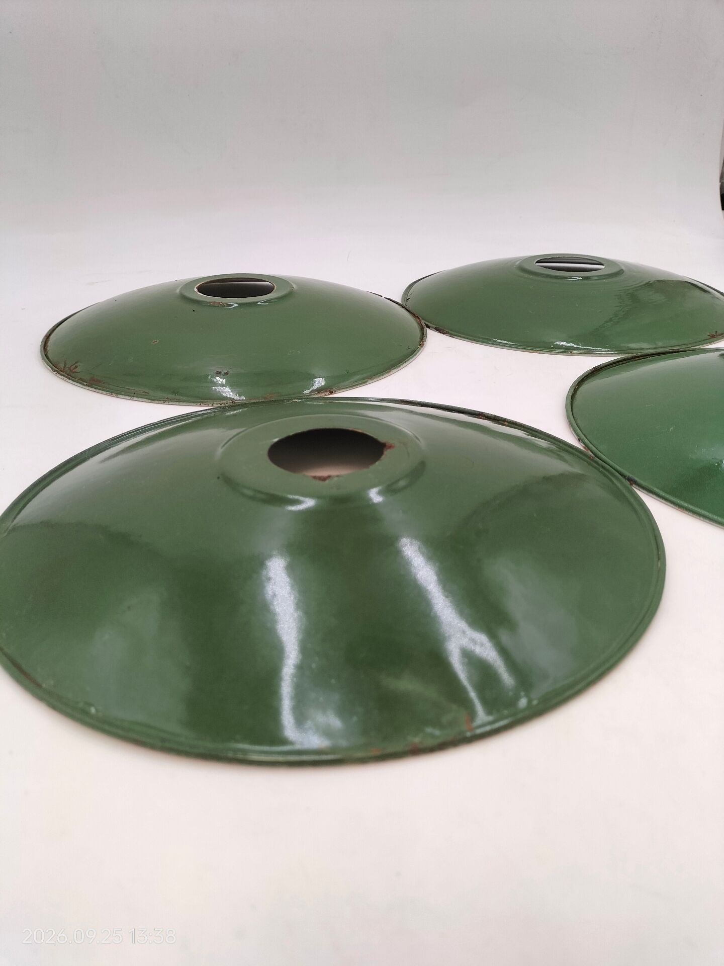 Enamelled sheet metal lampshade