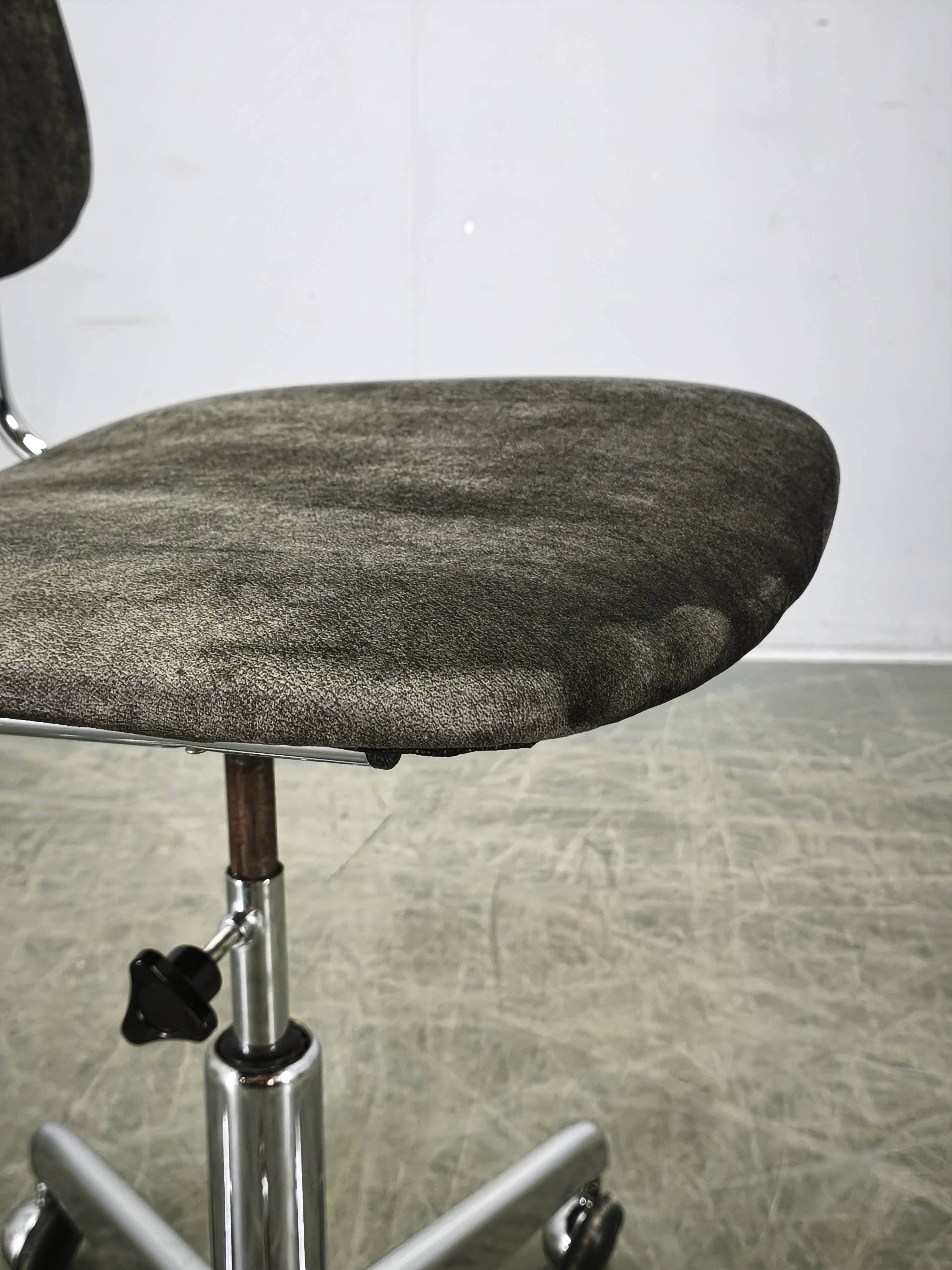 Italian Swivel Office Chair with Chrome Base, 1970s