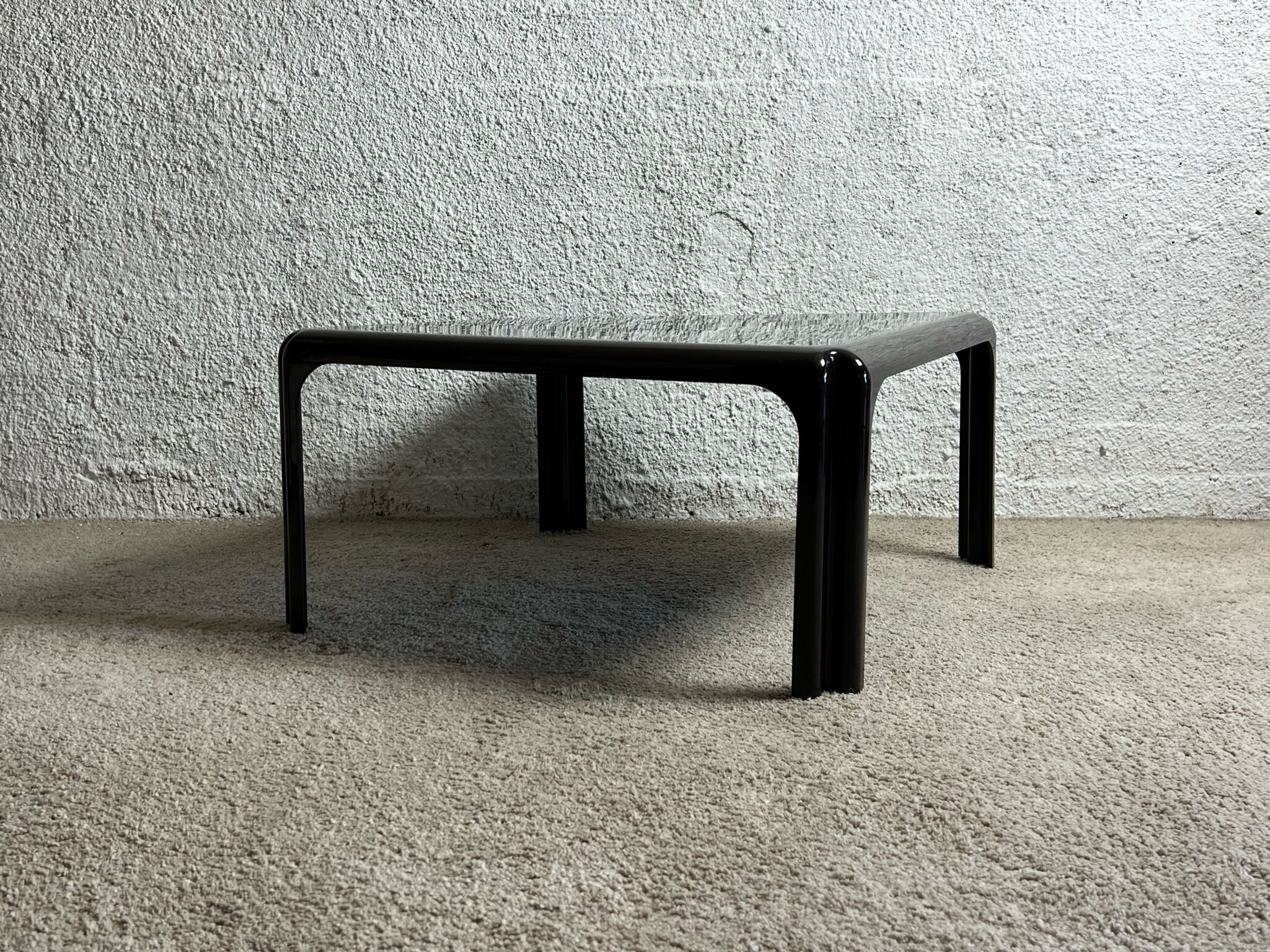 Table basse par Vico Magistretti pour Artemide, Space Age