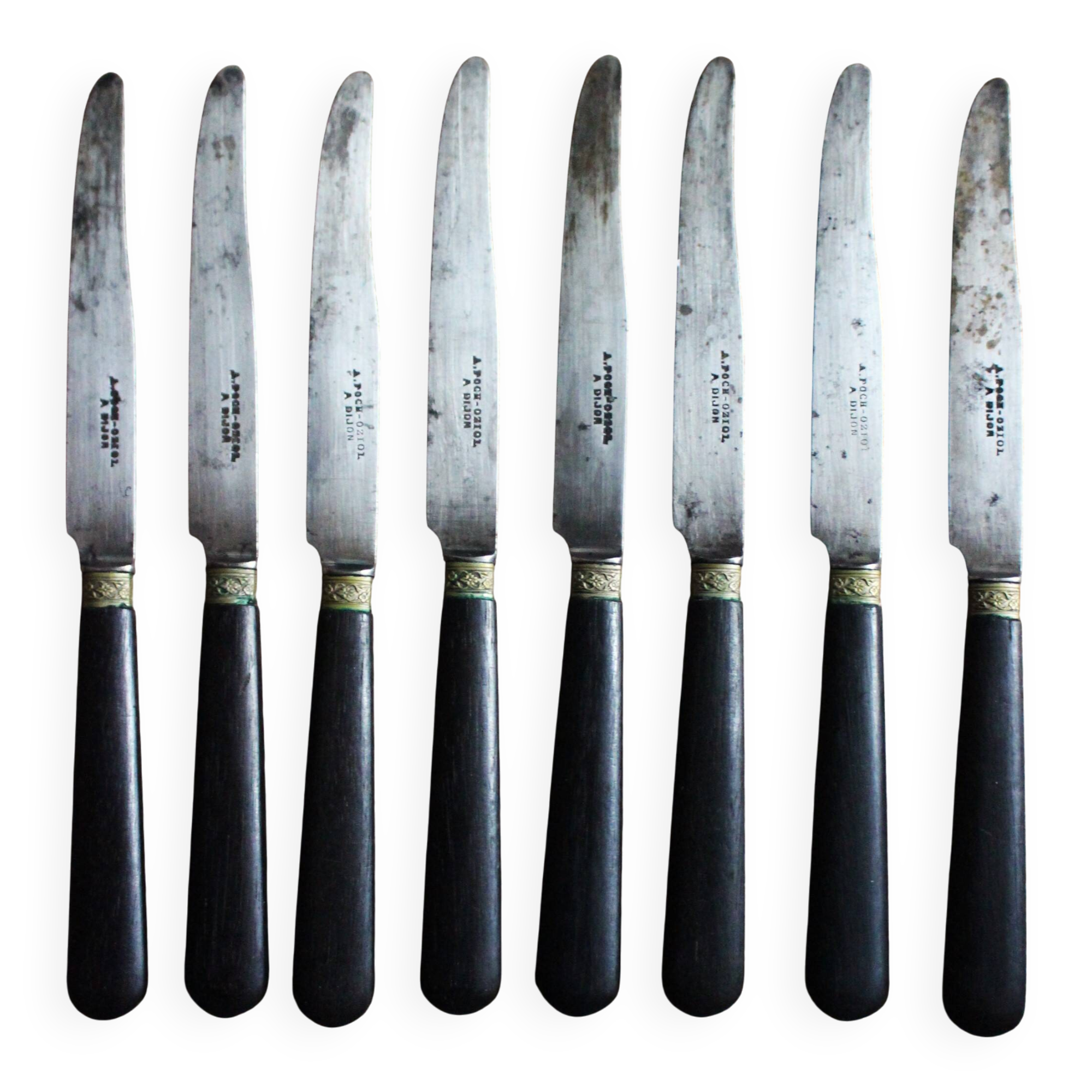 8 couteaux viroles gravées et bois noir