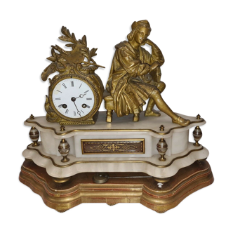 Pendule en bronze et marbre sur socle en bois doré