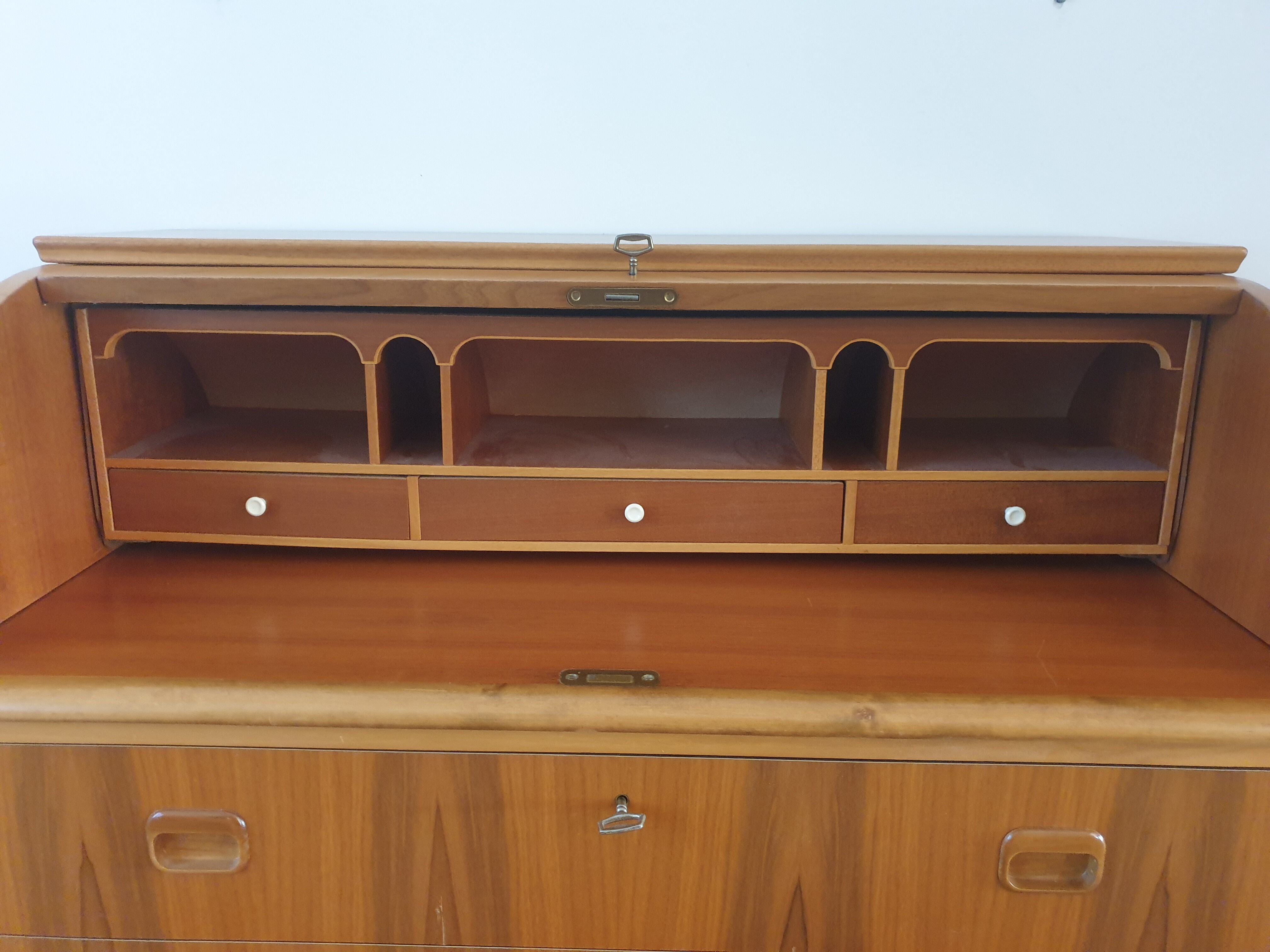 Skandinavian secretary desk