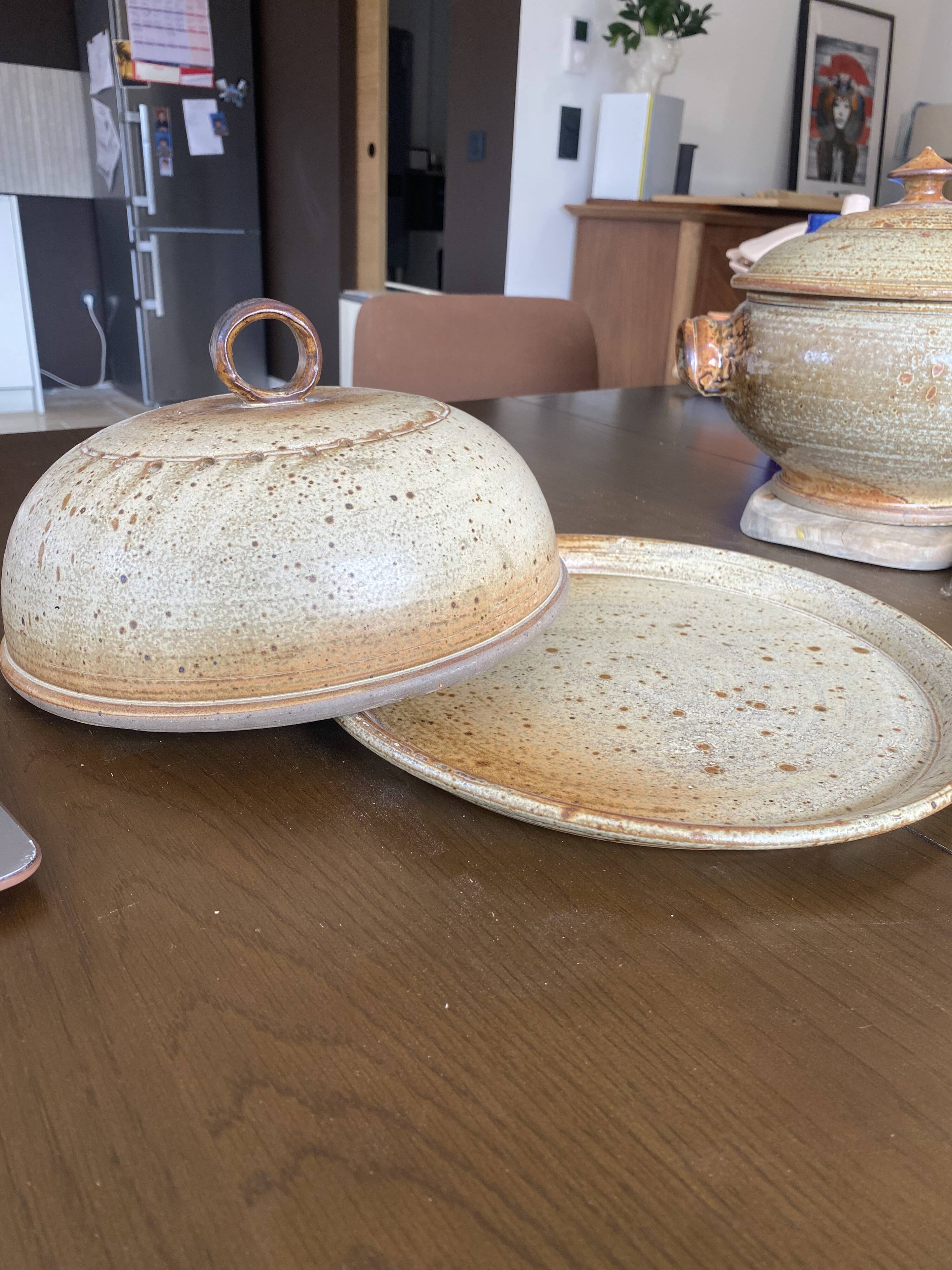 Handcrafted stoneware cheese dome with its base - 1970s/80s