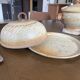 Cloche à fromage artisanale en grès pyrité avec son plat, années 70-80