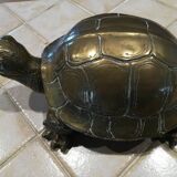 Tortue en laiton xxe patine dorée