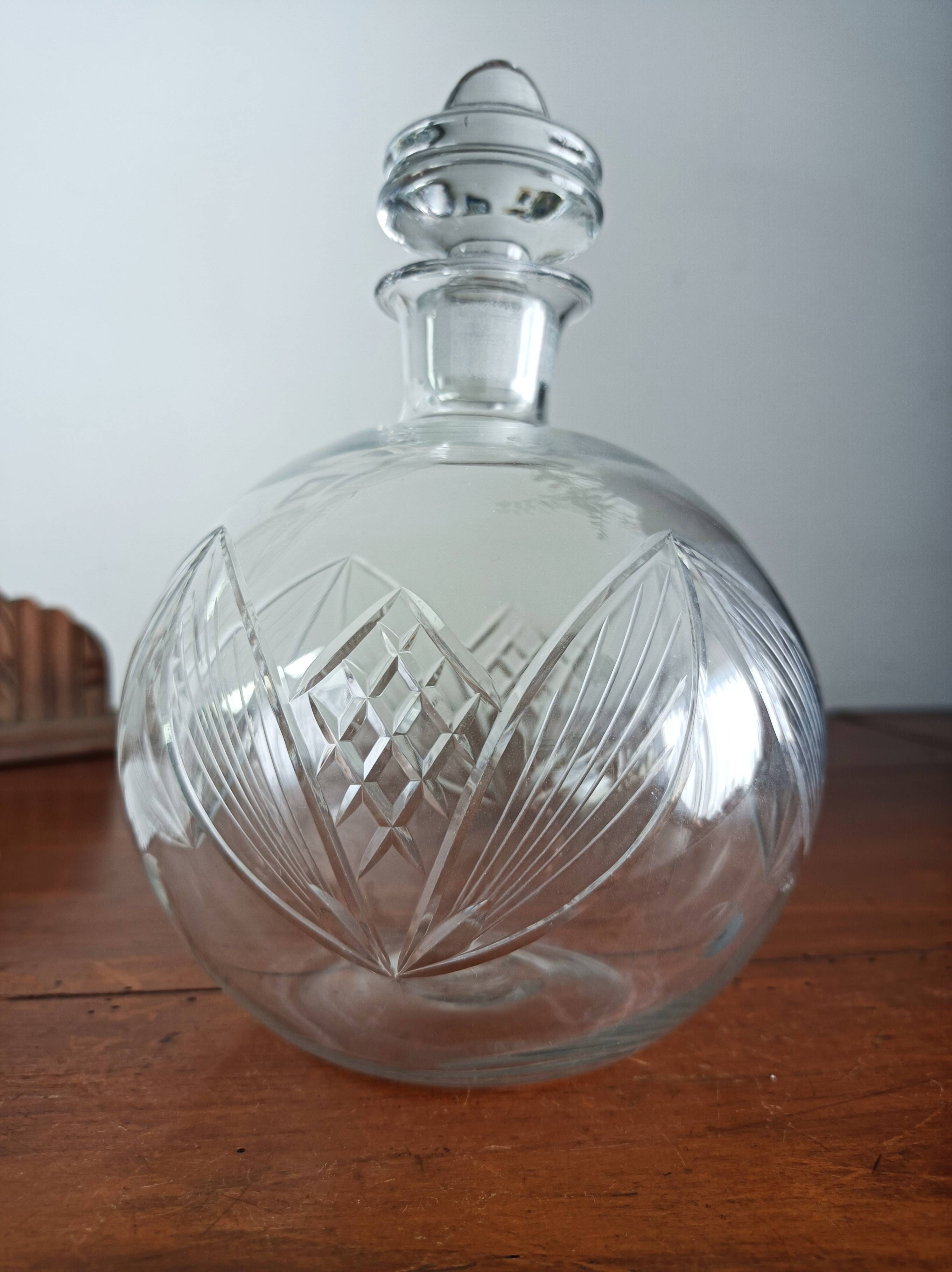 Carafe en verre gravé