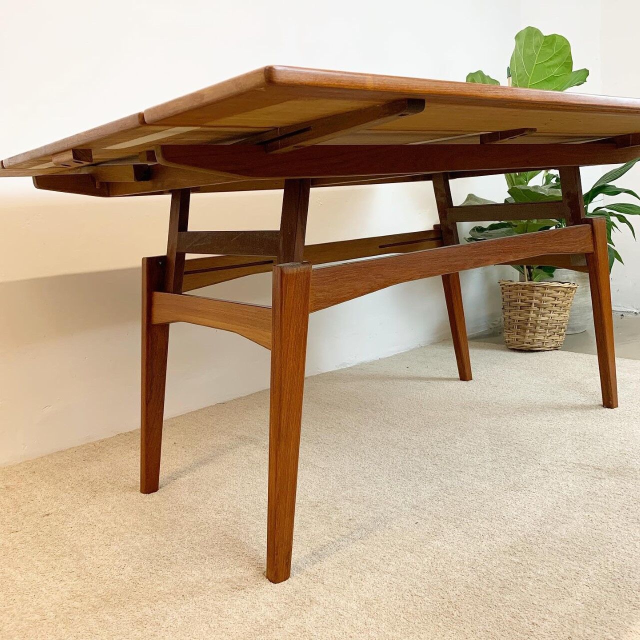 Teak lift-up coffee table