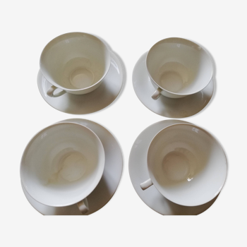 4 tasses à thé porcelaine fine et soucoupes
